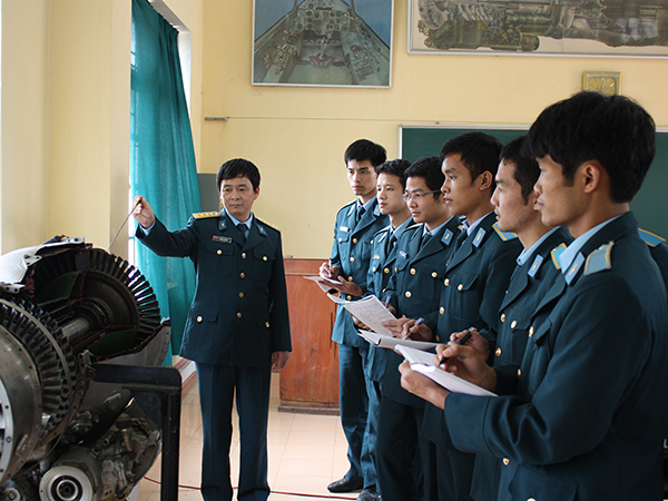 Tập trung nâng cao chất lượng giáo dục chính trị trong Quân chủng PK-KQ thời kỳ mới