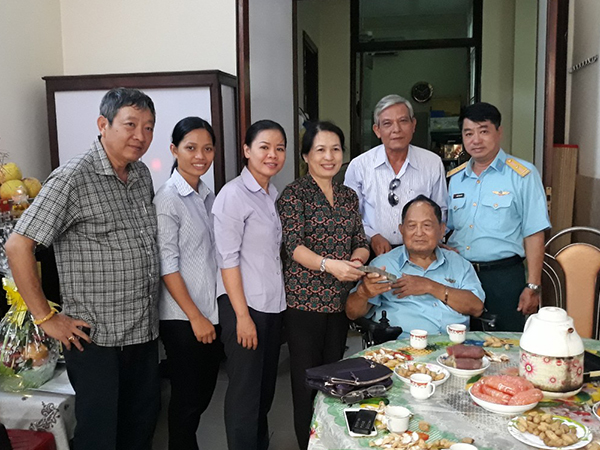 Anh hùng LLVT nhân dân Nguyễn Thành Út trao 100 triệu đồng hỗ trợ Quỹ “Đền ơn đáp nghĩa