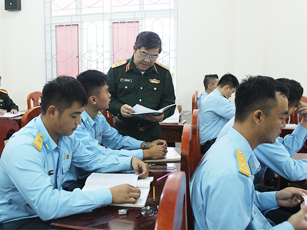 Bộ Tổng tham mưu QĐND Việt Nam kiểm tra chất lượng giáo dục, đào tạo  và xây dựng chính quy tại Trường Trung cấp Kỹ thuật PK-KQ