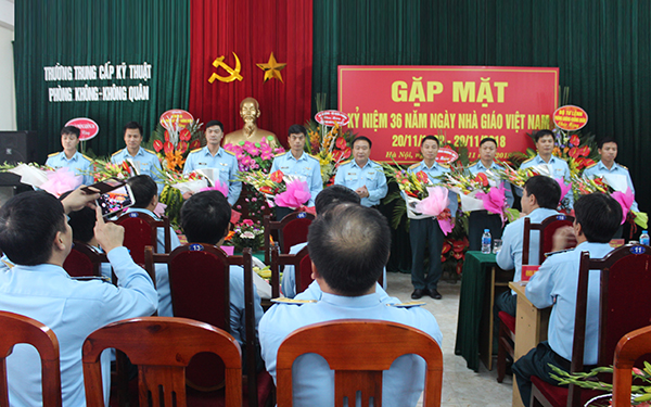 Trường Trung cấp Kỹ thuật PK-KQ gặp mặt kỷ niệm ngày Nhà giáo Việt Nam 20-11