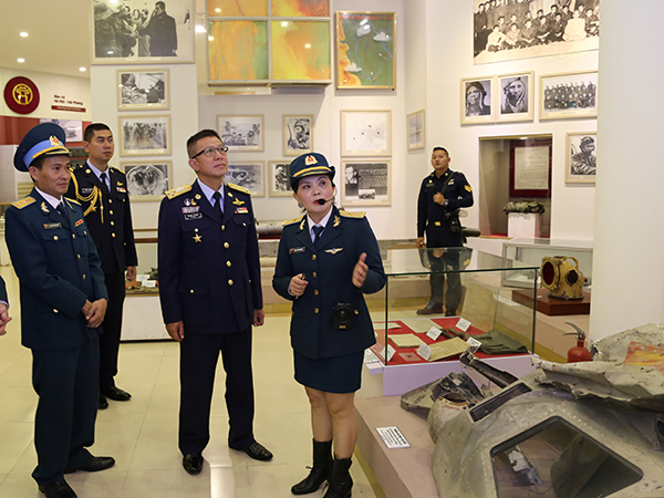 Tư lệnh Không quân Hoàng gia Thái Lan thăm Quân chủng Phòng không-Không quân