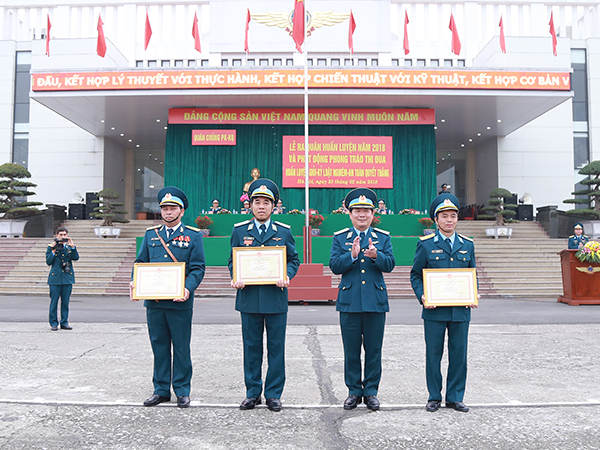 Khối cơ quan Quân chủng Phòng không-Không quân tổ chức lễ ra quân huấn luyện năm 2018