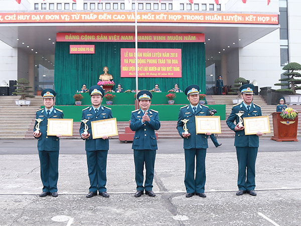 Khối cơ quan Quân chủng Phòng không-Không quân tổ chức lễ ra quân huấn luyện năm 2018