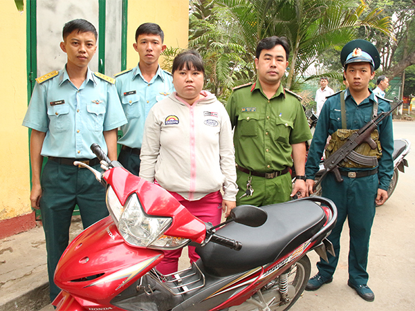 Đại đội trưởng Vệ binh sân bay Tân Sơn Nhất rượt đuổi bắt cướp - từ chối nhận tiền hối lộ