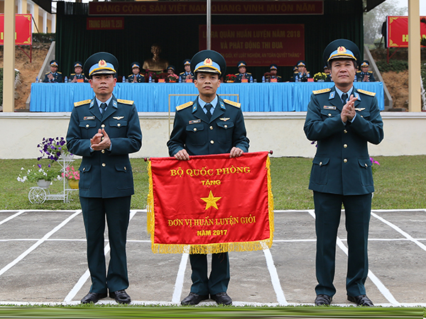 Các đơn vị trong Quân chủng Phòng không-Không quân đồng loạt tổ chức Lễ ra quân huấn luyện và phát động thi đua