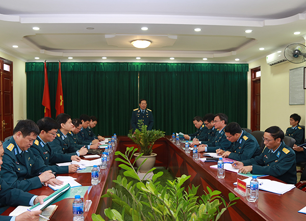 Trung tướng Lê Huy Vịnh - Tư lệnh Quân chủng Phòng không-Không quân kiểm tra Trung tâm Đo lường miền Bắc