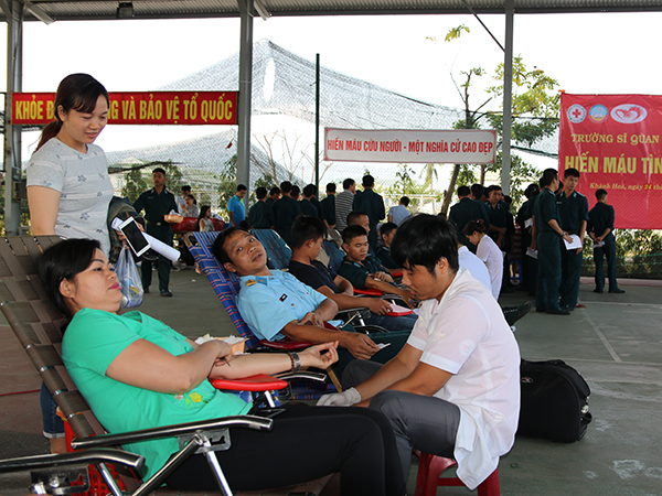 Trường Sĩ quan Không quân tham gia hiến máu tình nguyện
