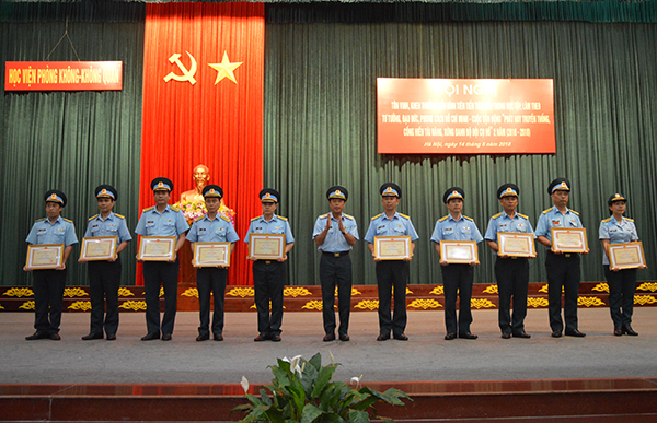 Học viện PK-KQ tôn vinh, khen thưởng điển hình tiên tiến trong học tập và làm theo tư tưởng, đạo đức, phong cách Hồ Chí Minh