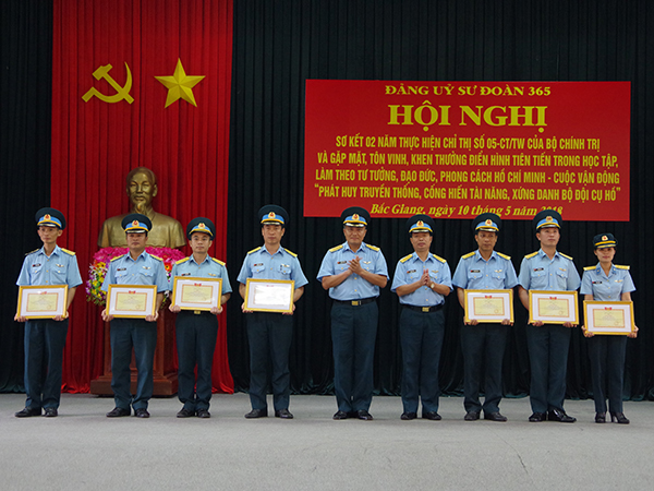Các đơn vị sơ kết 2 năm thực hiện Chỉ thị số 05-CT/TW của Bộ Chính trị và Chỉ thị số 87-CT/QUTW của Thường vụ Quân ủy Trung ương về đẩy mạnh học tập và làm theo tư tưởng, đạo đức, phong cách Hồ Chí Minh