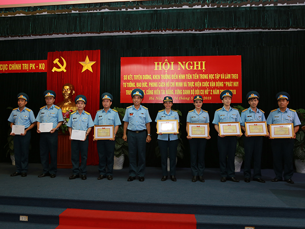 Cục Chính trị PK-KQ sơ kết, tuyên dương, khen thưởng điển hình tiên tiến trong học tập và làm theo tư tưởng, đạo đức, phong cách Hồ Chí Minh