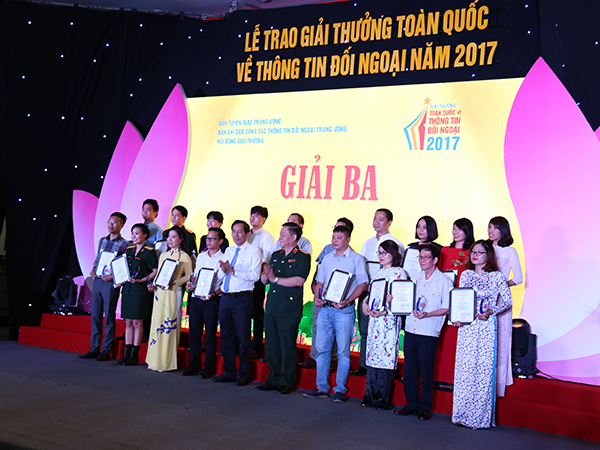 Lễ trao Giải thưởng toàn quốc về thông tin đối ngoại năm 2017