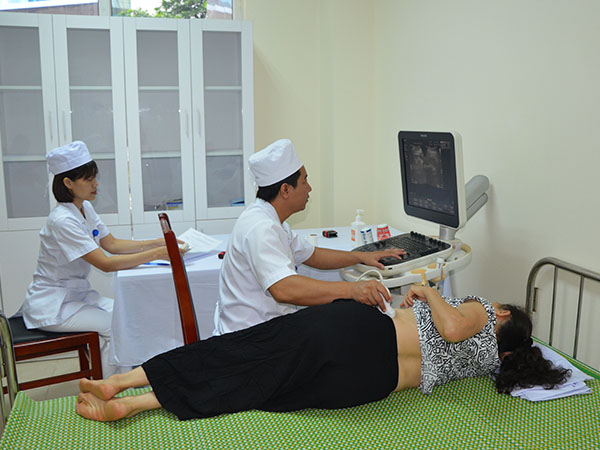 Viện Y học PK-KQ khám và tư vấn sức khỏe miễn phí cho các gia đình chính sách trên địa bàn quận Thanh Xuân, Thành phố Hà Nội