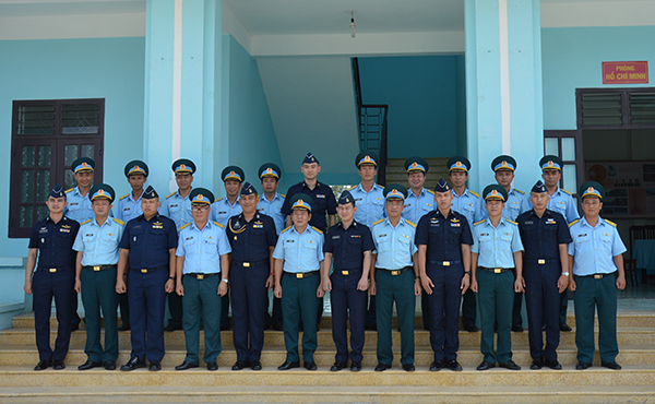 Đoàn sĩ quan trẻ Không quân Thái Lan giao lưu tại Sư đoàn 367