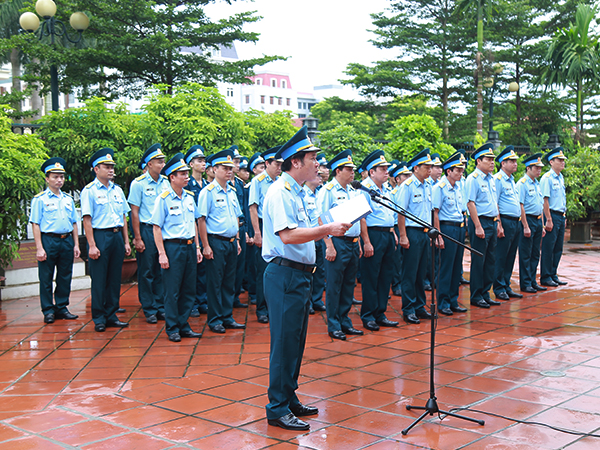 Quân chủng PK-KQ tổ chức dâng hương tưởng niệm các anh hùng, liệt sĩ