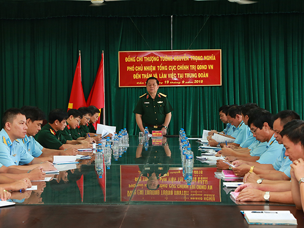 Thượng tướng Nguyễn Trọng Nghĩa thăm và làm việc tại Trung đoàn Không quân 917
