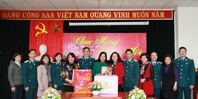 Sư đoàn 361 và Hội Liên hiệp Phụ nữ Hà Nội thăm, chúc Tết các cơ quan, đơn vị trên địa bàn tỉnh Lào Cai, Yên Bái