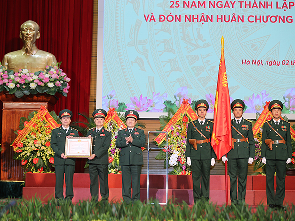 Ngân hàng TMCP Quân đội gặp mặt kỷ niệm 25 năm thành lập và đón nhận Huân chương Bảo vệ Tổ quốc Hạng Nhất