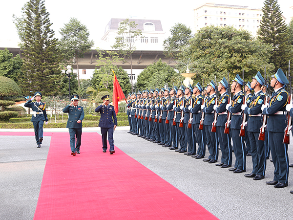 Tư lệnh Không quân Hoàng gia Thái Lan thăm và làm việc tại Quân chủng Phòng không-Không quân