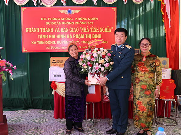 Sư đoàn 363 trao “Nhà tình nghĩa” cho gia đình chính sách tại huyện Tứ Kỳ, tỉnh Hải Dương