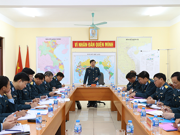 Trung tướng Lê Huy Vịnh - Tư lệnh Quân chủng PK-KQ kiểm tra công tác chuẩn bị tiếp nhận và huấn luyện chiến sĩ mới tại Sư đoàn 361 và Sư đoàn 371