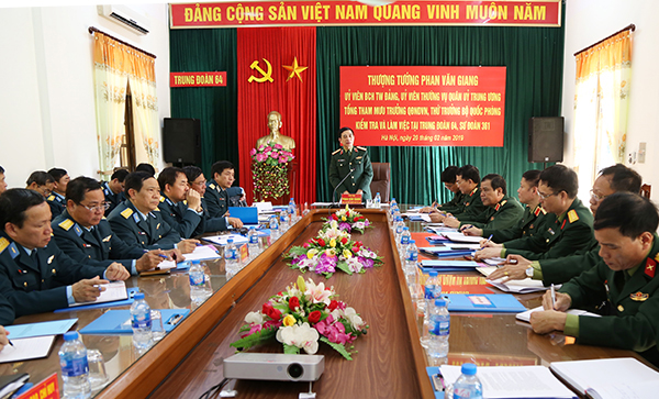 Thượng tướng Phan Văn Giang thăm và kiểm tra Trung đoàn 64