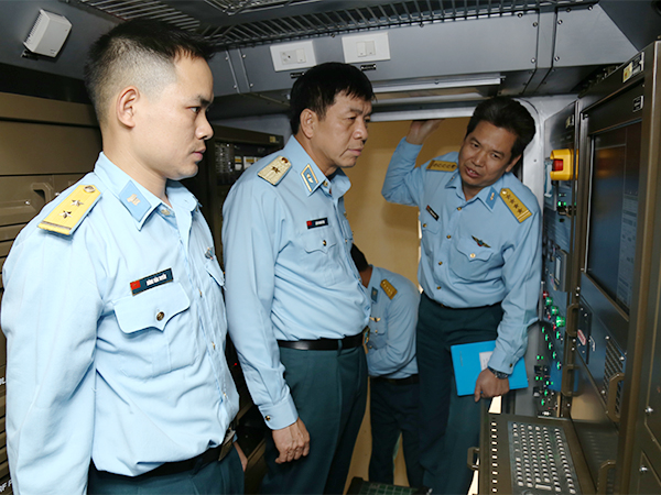 Chính ủy Quân chủng PK-KQ kiểm tra Trung đoàn 921 và Trạm Ra đa 62