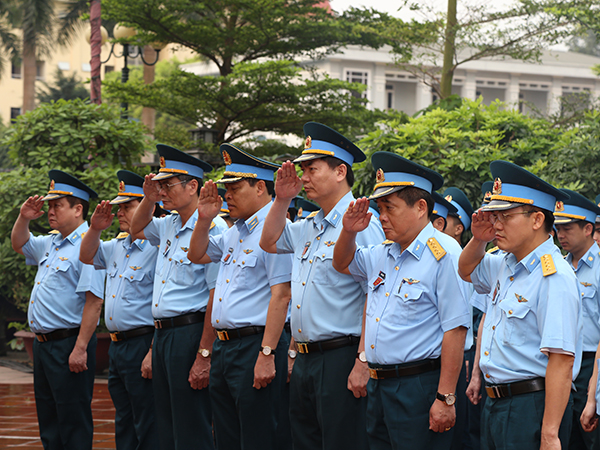 Quân chủng tổ chức dâng hương nhân dịp Quốc lễ Giổ tổ Hùng Vương