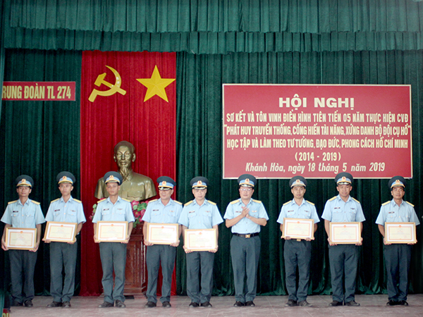 Trung đoàn 274 sơ kết và tôn vinh điển hình tiên tiến 5 năm thực hiện Cuộc vận động “Phát huy truyền thống, cống hiến tài năng, xứng danh Bộ đội Cụ Hồ”, học tập và làm theo tư tưởng, đạo đức, phong cách Hồ Chí Minh (2014-2019)