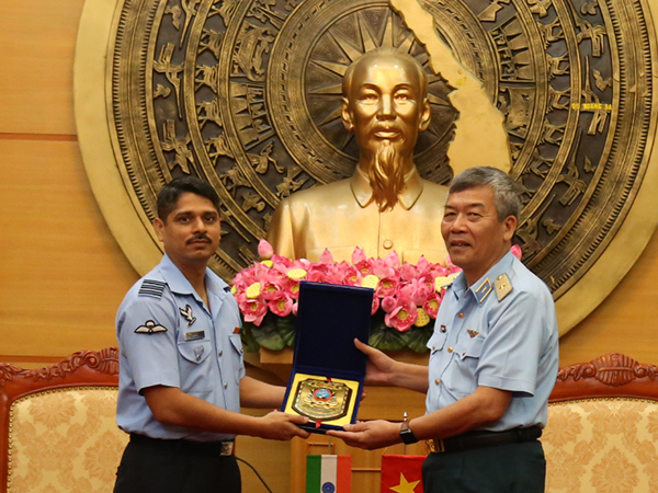 Đoàn đại biểu Không quân Ấn Độ thăm và làm việc với Quân chủng Phòng không-Không quân Việt Nam