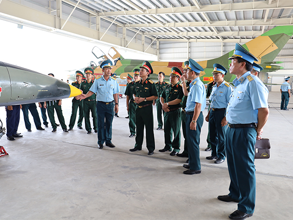 Bộ Tổng Tham mưu kiểm tra công tác giáo dục - đào tạo và xây dựng chính quy tại Trường Sĩ quan Không quân