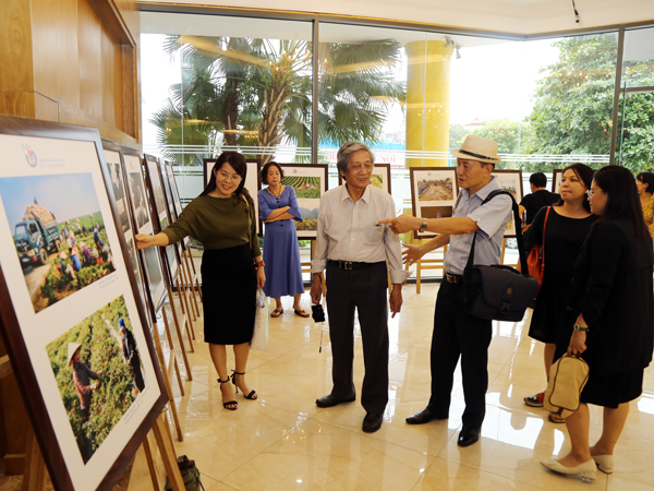 Lễ khai mạc trưng bày các ấn phẩm báo chí tiêu biểu và triển lãm ảnh báo chí trong khuôn khổ Đại hội thi đua yêu nước Hội Nhà báo Việt Nam