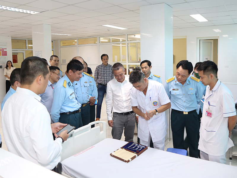 Viện Y học Phòng không-Không quân và Bệnh viện Đại học Y Hà Nội ký kết hợp tác chuyên môn