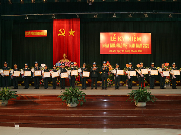 Các học viện, nhà trường trong Quân chủng Phòng không - Không quân kỷ niệm Ngày Nhà giáo Việt Nam 20-11