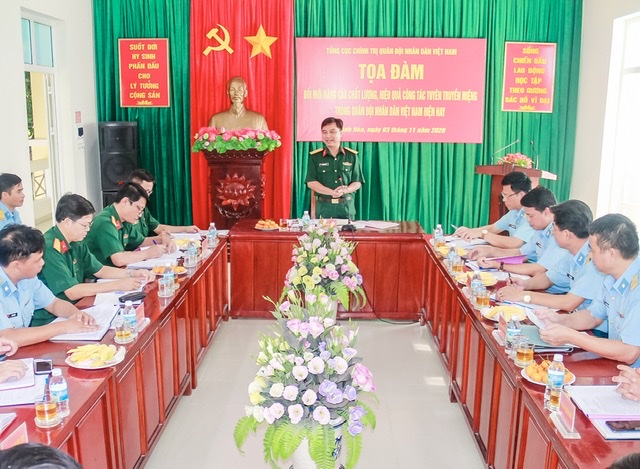 Tổng cục Chính trị QĐND Việt Nam khảo sát công tác tuyên truyền miệng và hoạt động báo cáo viên tại Sư đoàn 377