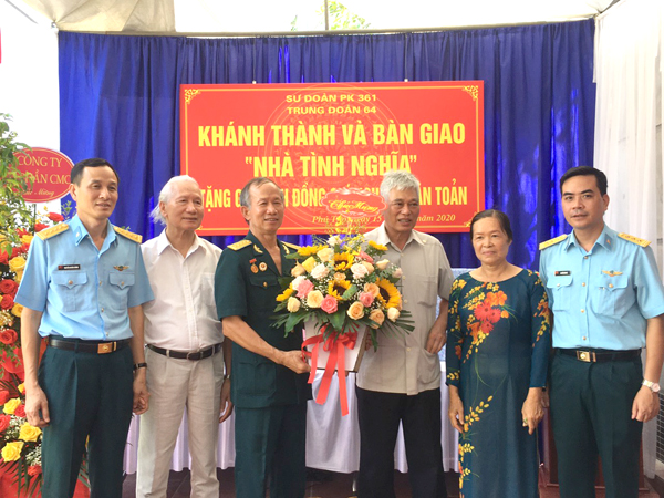 Trung đoàn 64 trao nhà tình nghĩa cho thương binh Nguyễn Văn Toản