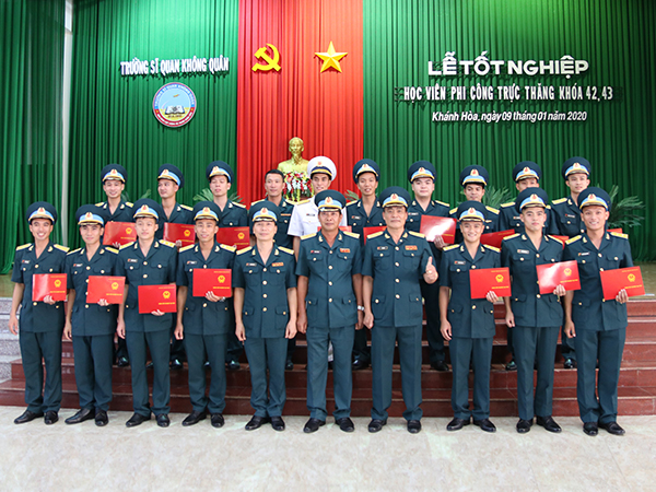 Trường Sĩ quan Không quân tổ chức lễ tốt nghiệp cho các học viên phi công quân sự khóa 42 và 43