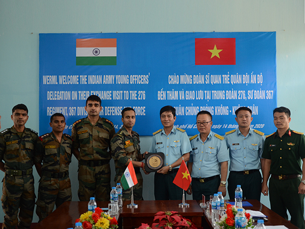 Đoàn sĩ quan trẻ Quân đội Ấn Độ giao lưu với cán bộ, chiến sĩ Trung đoàn 276