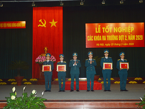 Học viện Phòng không-Không quân tổ chức lễ tốt nghiệp các khóa ra trường đợt 2, năm 2020