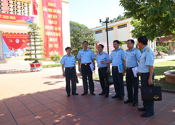 Cục chính trị Phòng không-Không quân kiểm tra công tác chuẩn bị đại hội  của Đảng bộ Sư đoàn 363