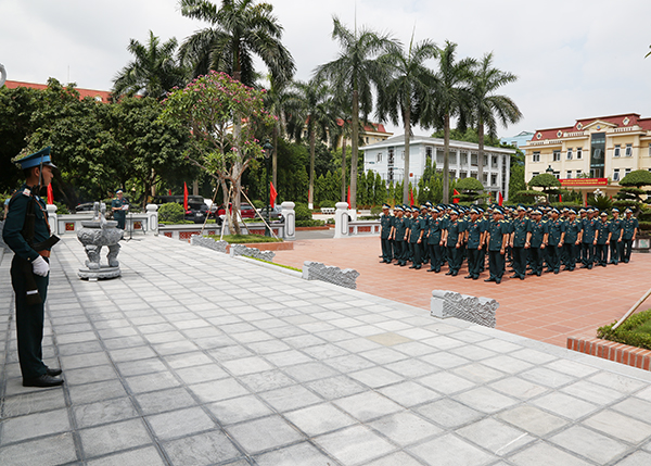 Đoàn đại biểu dự Đại hội đại biểu Đảng bộ Cục Chính trị PK-KQ nhiệm kỳ 2020 - 2025 tổ chức dâng hương tưởng niệm Chủ tịch Hồ Chí Minh và các anh hùng liệt sĩ PK-KQ