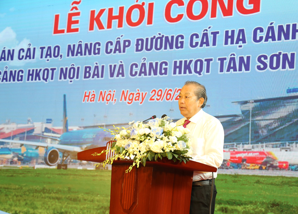 Lễ khởi công các dự án cải tạo, nâng cấp đường cất hạ cánh, đường lăn Cảng Hàng không Quốc tế Nội Bài và Tân Sơn Nhất