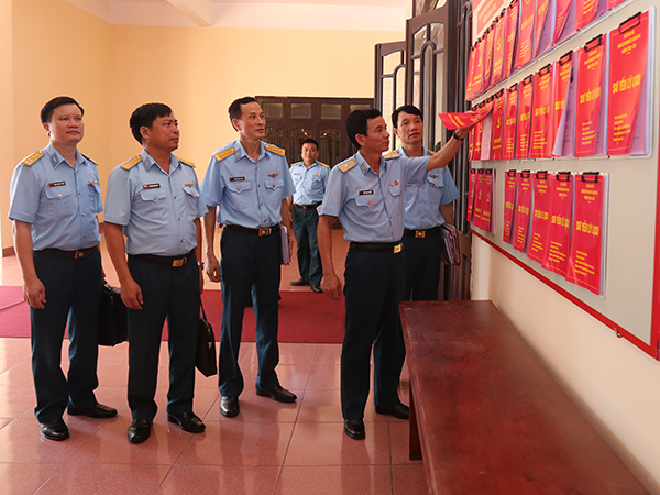 Cục Chính trị Phòng không-Không quân kiểm tra công tác chuẩn bị đại hội của Đảng bộ Sư đoàn 361