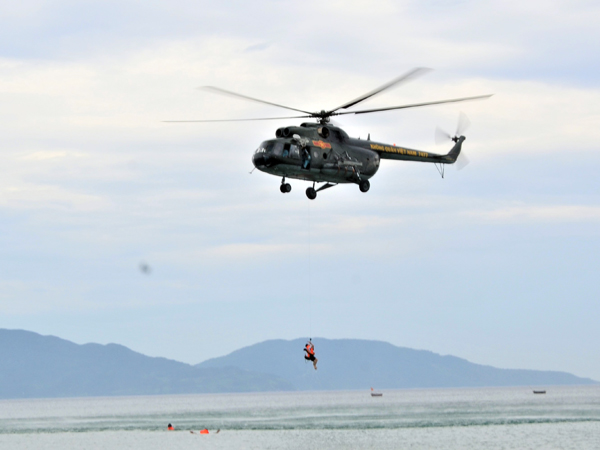 Trung đoàn 930 chú trọng huấn luyện bay cứu hộ, cứu nạn