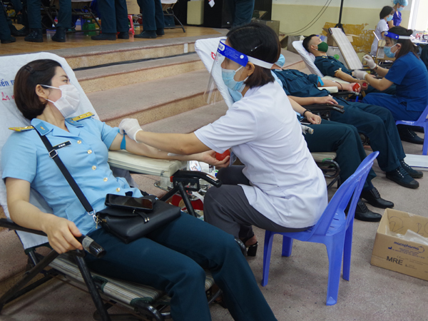 Sư đoàn 372 tổ chức Ngày hội hiến máu tình nguyện năm 2021