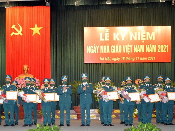 Các học viện, nhà trường trong Quân chủng Phòng không - Không quân gặp mặt kỷ niệm Ngày Nhà giáo Việt Nam 20-11
