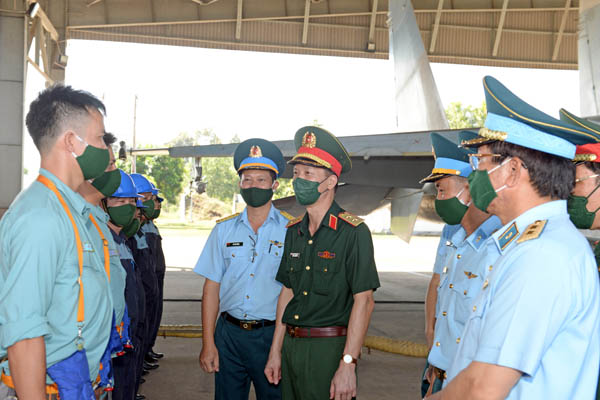 Bộ Quốc phòng kiểm tra công tác xây dựng đơn vị vững mạnh toàn diện “mẫu mực, tiêu biểu” tại Sư đoàn 370