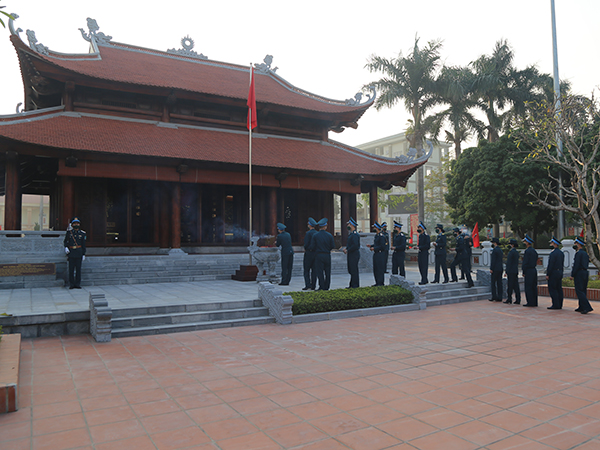 Quân chủng PK-KQ dâng hương tưởng niệm Chủ tịch Hồ Chí Minh và các anh hùng liệt sĩ PK-KQ nhân kỉ niệm 77 năm ngày thành lập QĐND Việt Nam