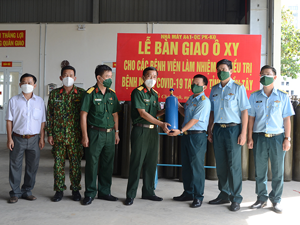 Nhà máy A41 trao tặng oxy hỗ trợ các tỉnh miền Tây Nam bộ phòng chống dịch COVID-19