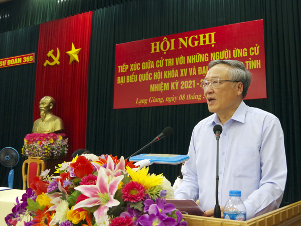 Chánh án Tòa án nhân dân tối cao Nguyễn Hòa Bình tiếp xúc cử tri tại Sư đoàn 365
