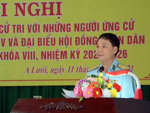 Thiếu tướng Phạm Trường Sơn - Phó Tư lệnh Quân chủng Phòng không - Không quân tiếp xúc cử tri tại tỉnh Thừa Thiên Huế